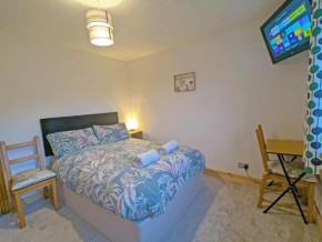 Double Room, Large TV, With Great Transport Links